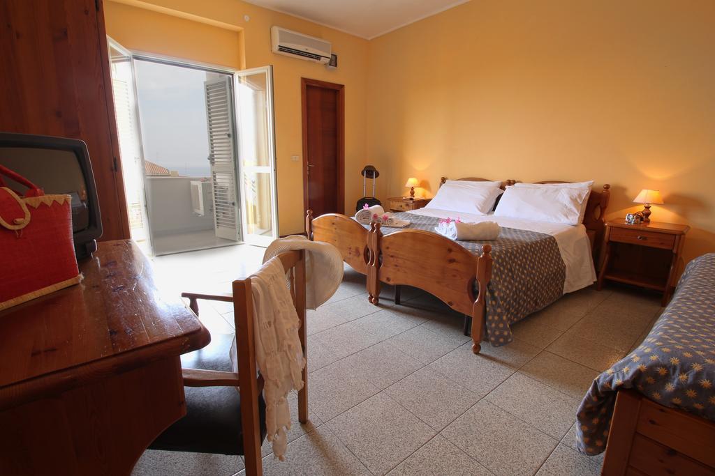 Hotel La Perla Тропея Экстерьер фото